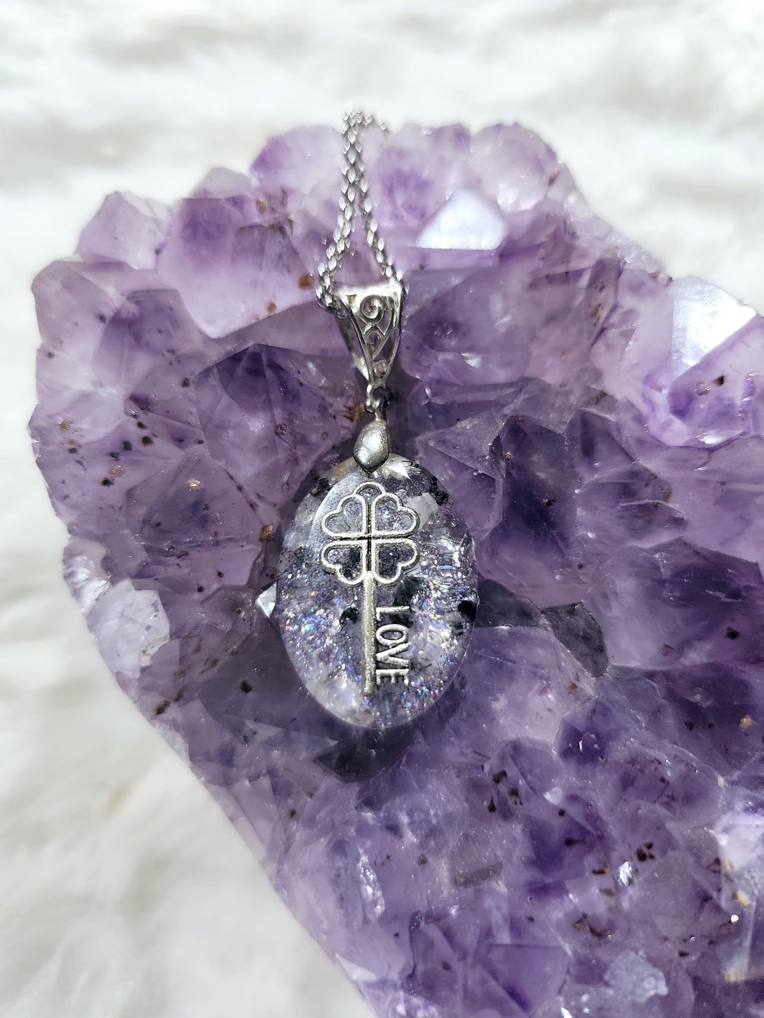 orgonitas piramides brujas cristales artesania minerales pirita cuarzos