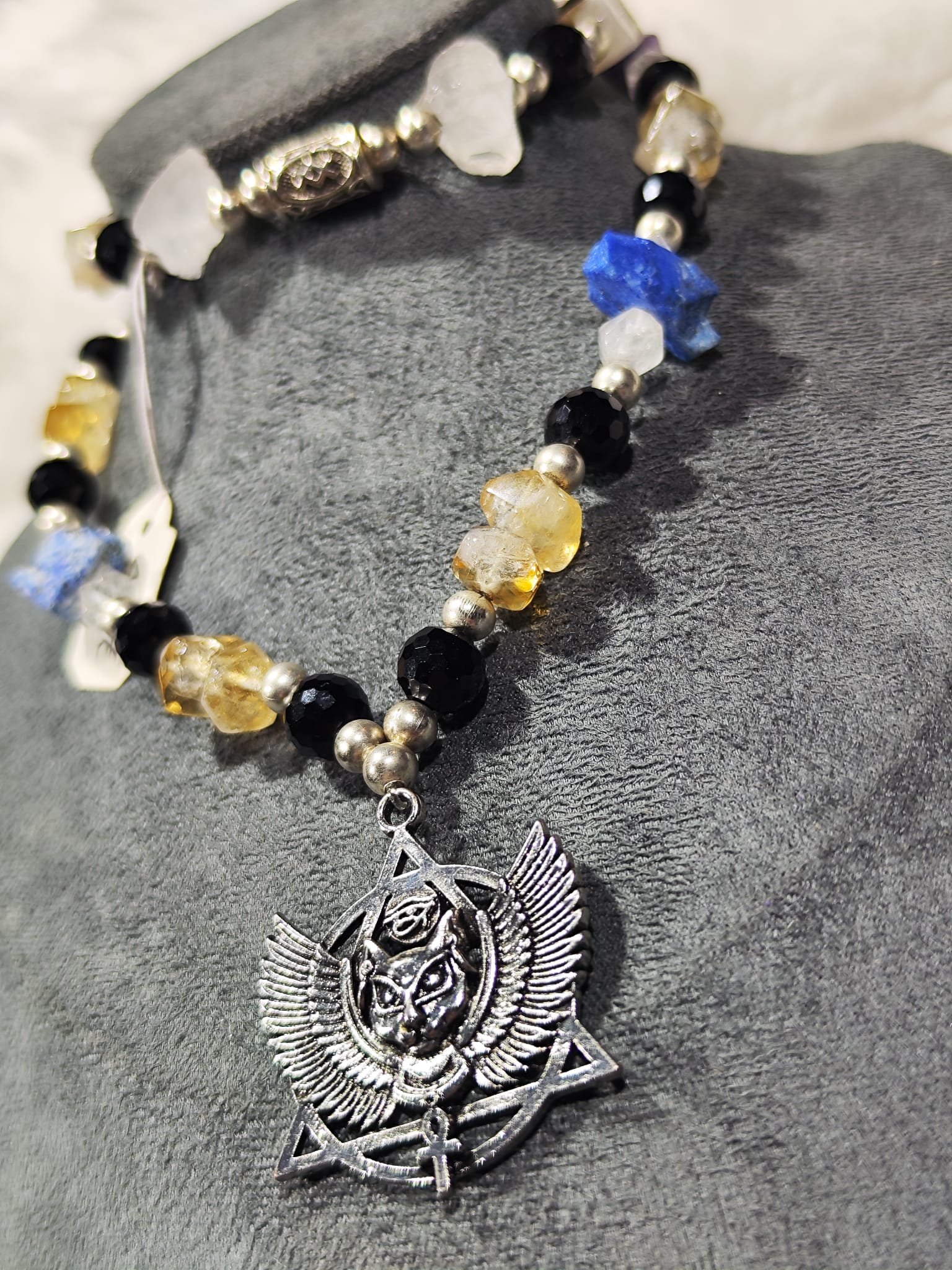 orgonitas piramides brujas cristales artesania minerales pirita cuarzos