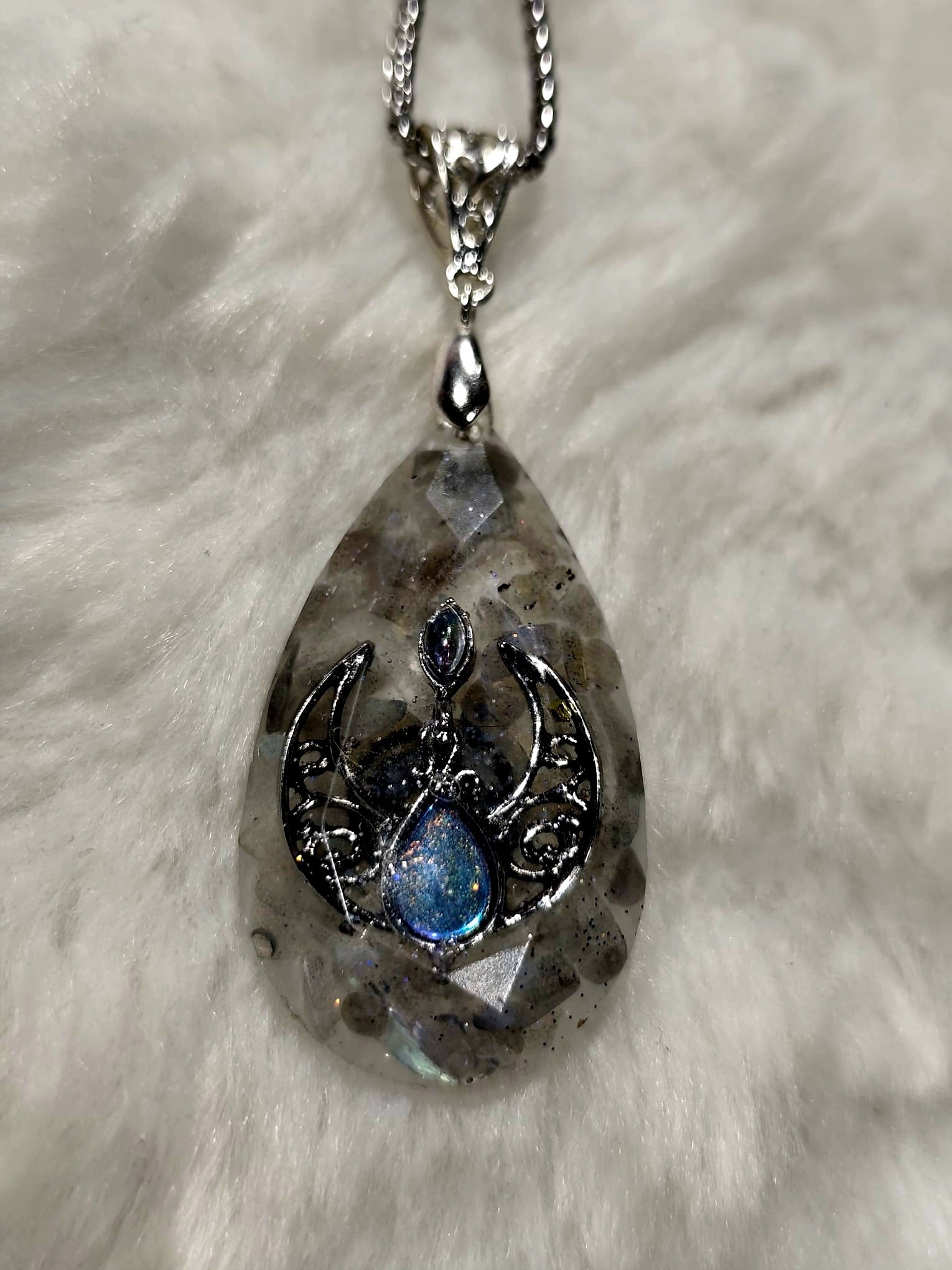 orgonitas piramides brujas cristales artesania minerales pirita cuarzos