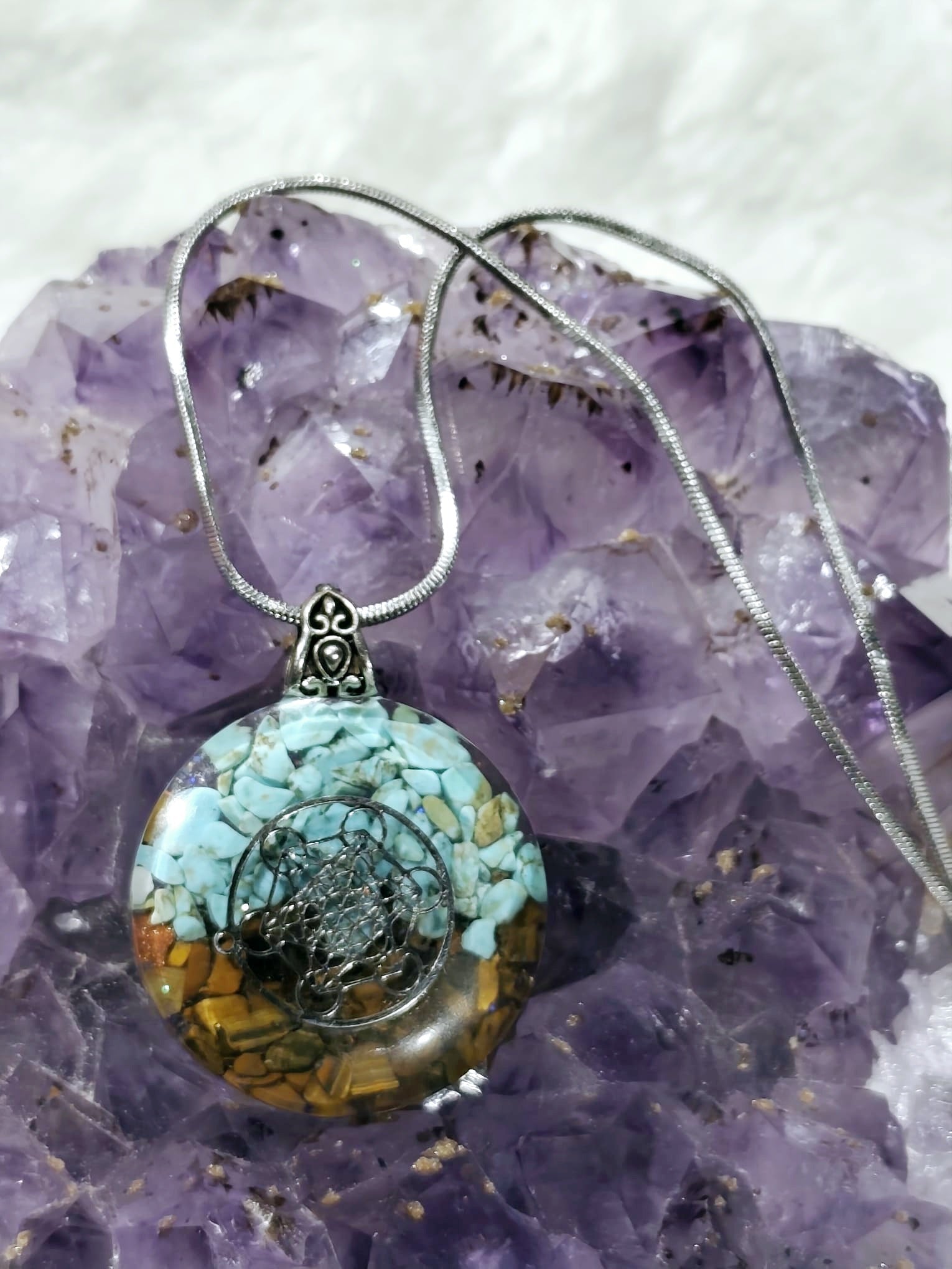 orgonitas piramides brujas cristales artesania minerales pirita cuarzos