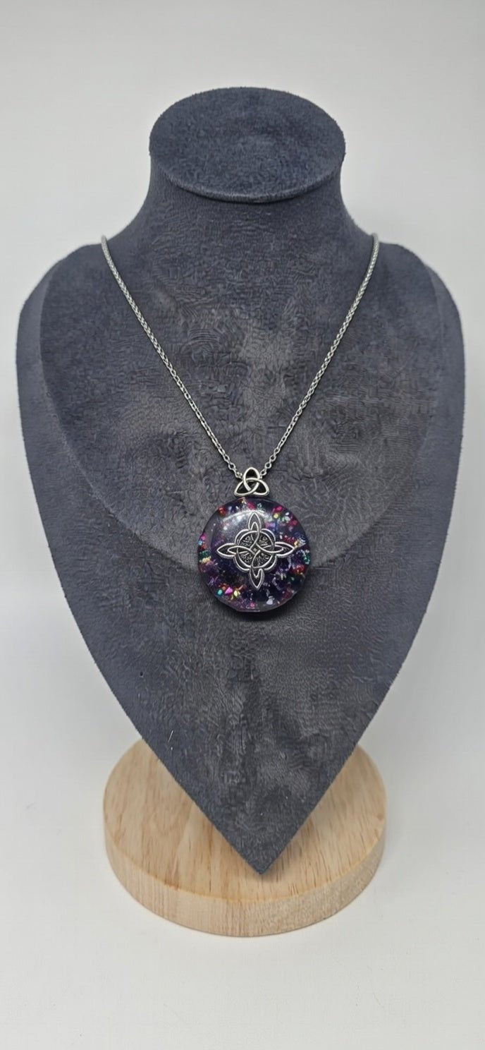 orgonitas piramides brujas cristales artesania minerales pirita cuarzos