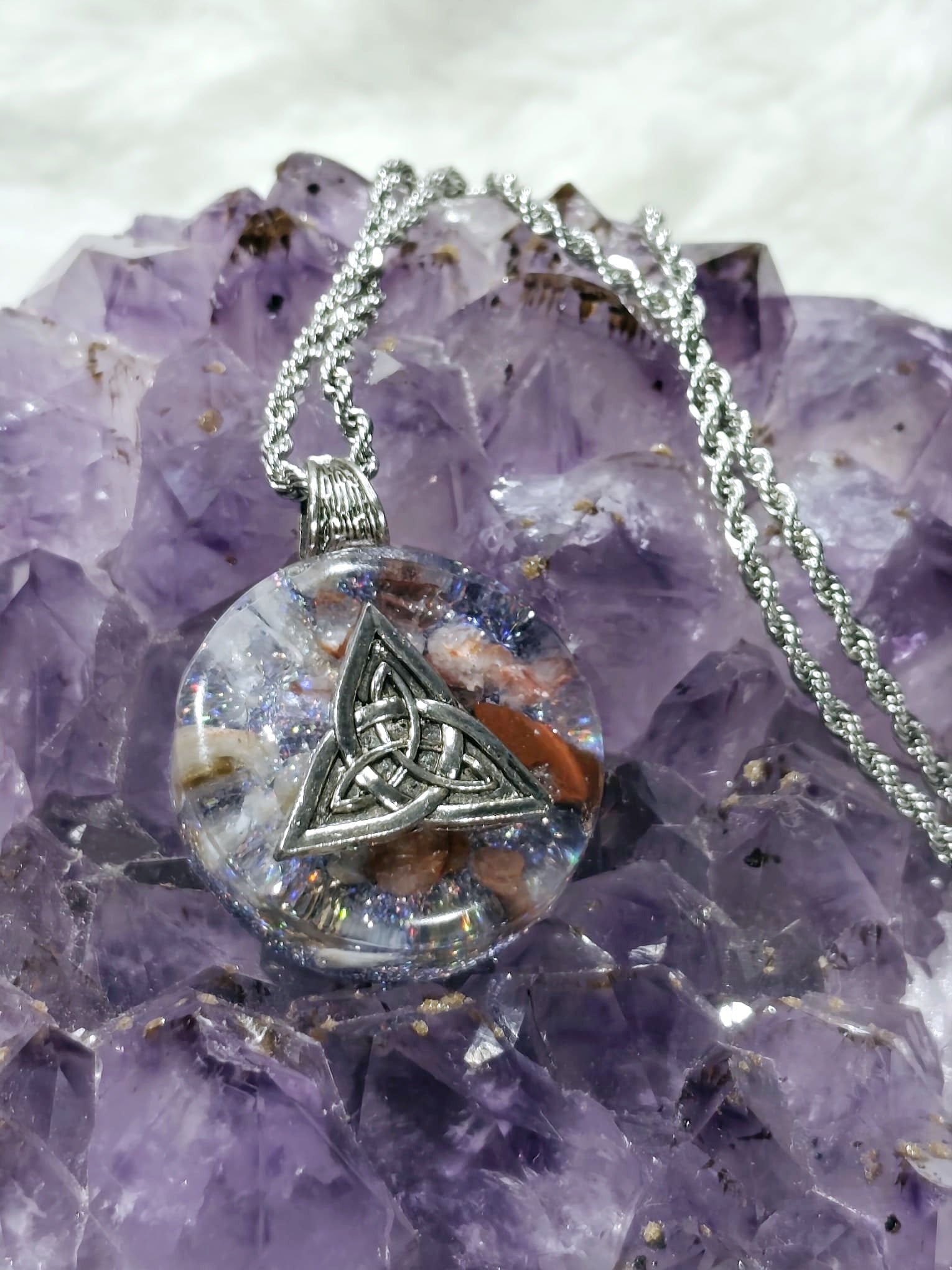 orgonitas piramides brujas cristales artesania minerales pirita cuarzos