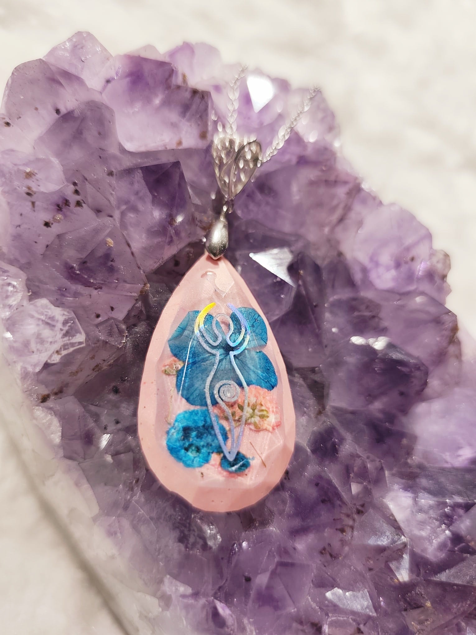 orgonitas piramides brujas cristales artesania minerales pirita cuarzos