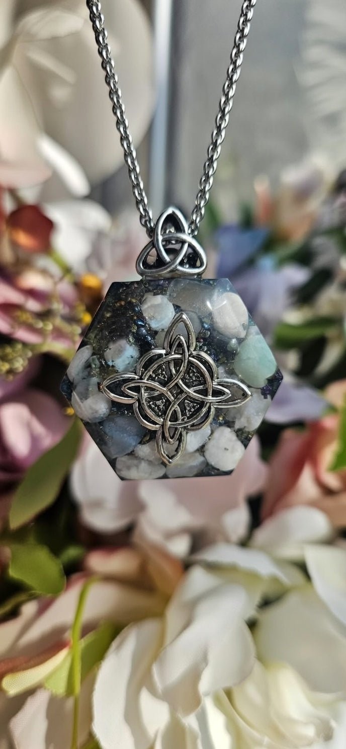 orgonitas piramides brujas cristales artesania minerales pirita cuarzos