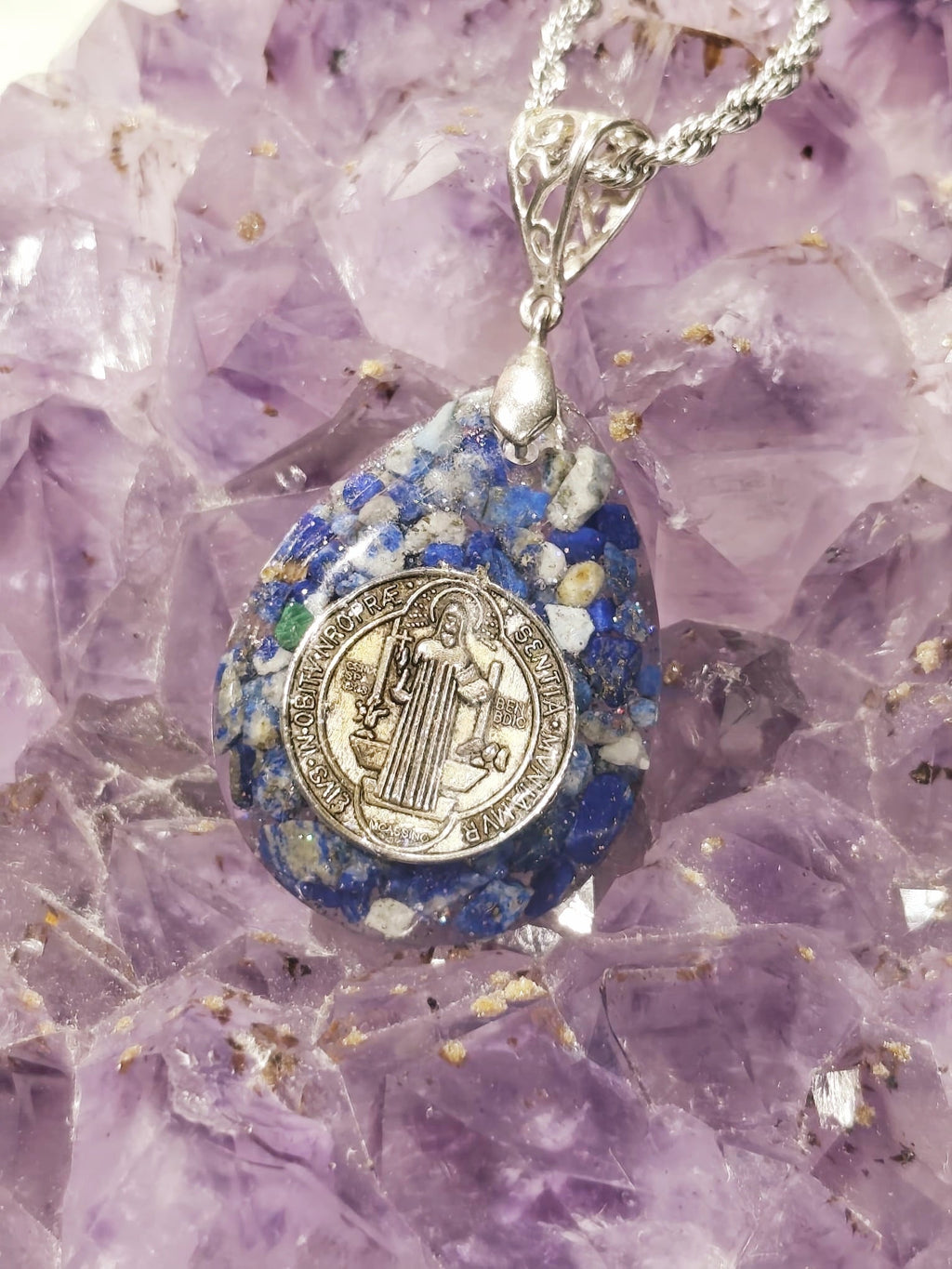 orgonitas piramides brujas cristales artesania minerales pirita cuarzos