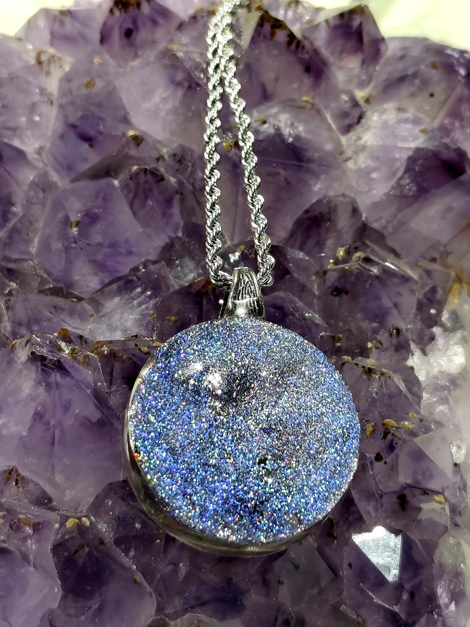 orgonitas piramides brujas cristales artesania minerales pirita cuarzos