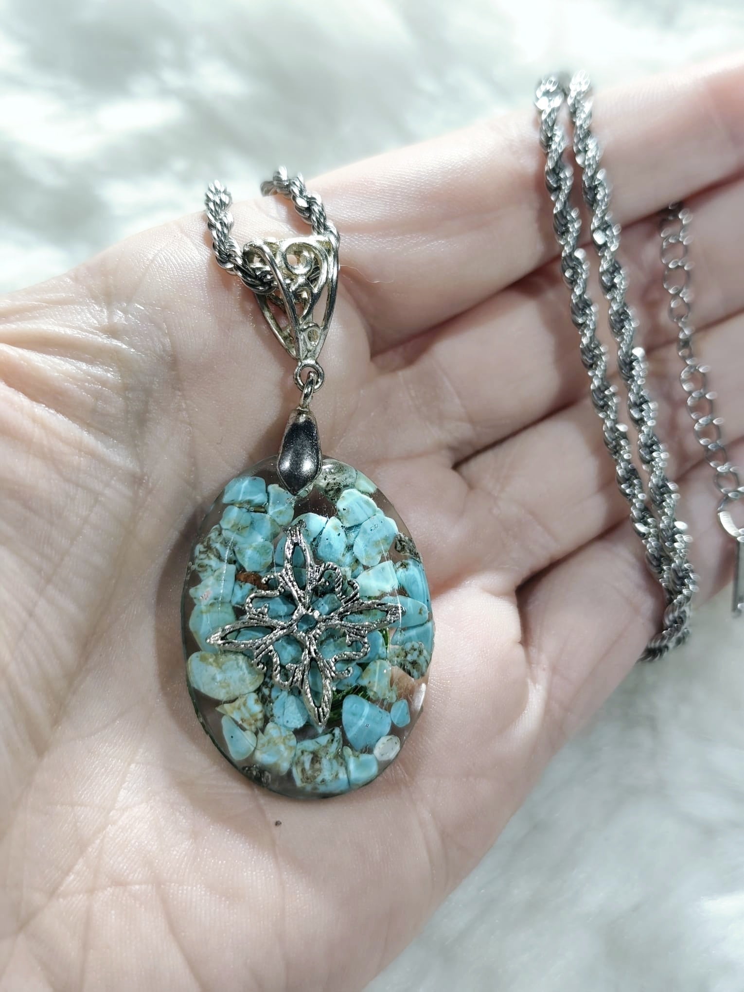 orgonitas piramides brujas cristales artesania minerales pirita cuarzos