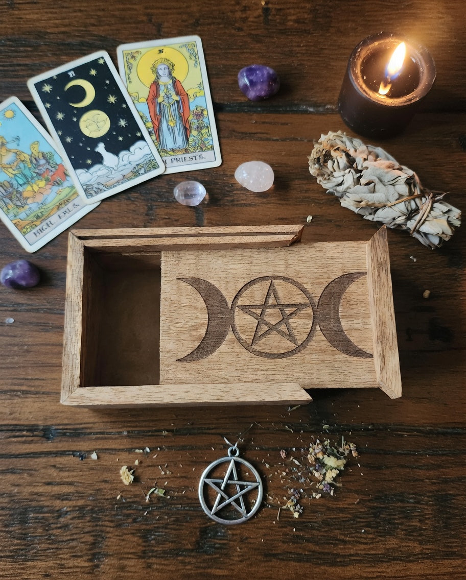 🕱️ Caja de Madera Triple Diosa | Para Tarot, Minerales y Tesoros Mágicos