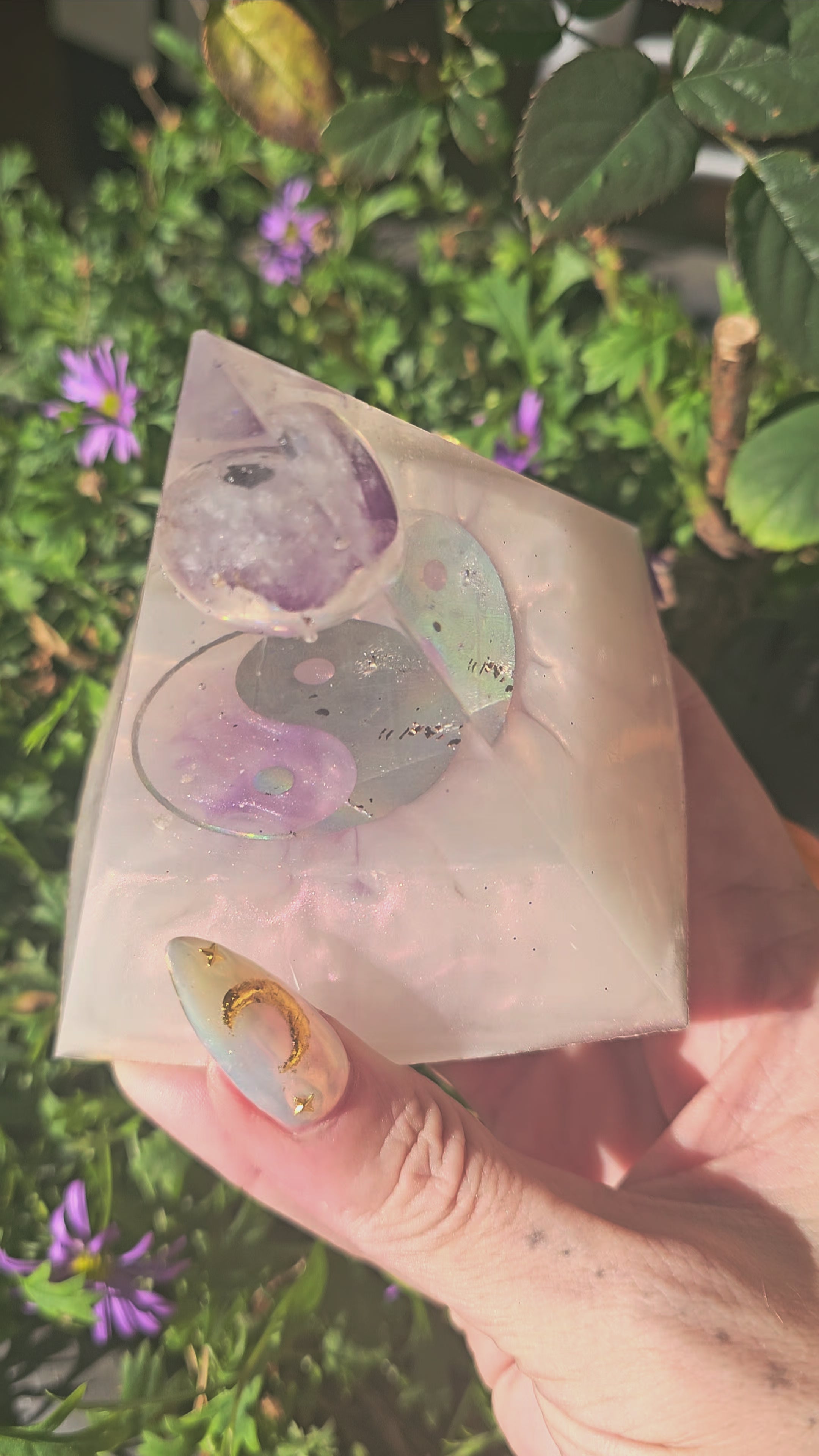 💜 Pirámide Orgonita Yin Yang 🌸 Fluorita & Equilibrio Místico