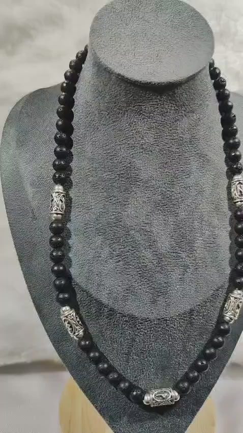 Escudo de Odín - Collar Vikingo Runas Lava Volcánica