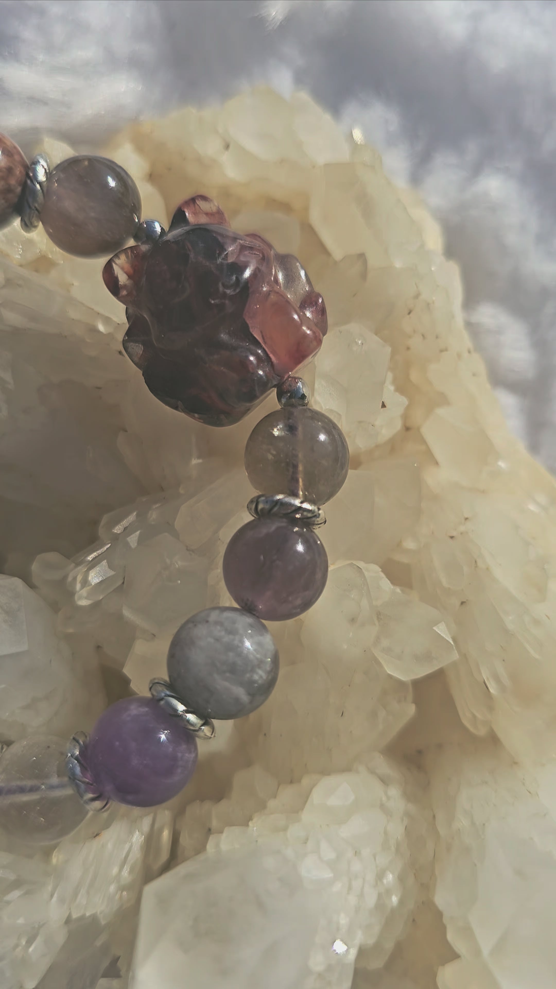 Pulsera Kitsune Místico - Aurelita y Cuarzo Fuego con Zorro 9 Colas