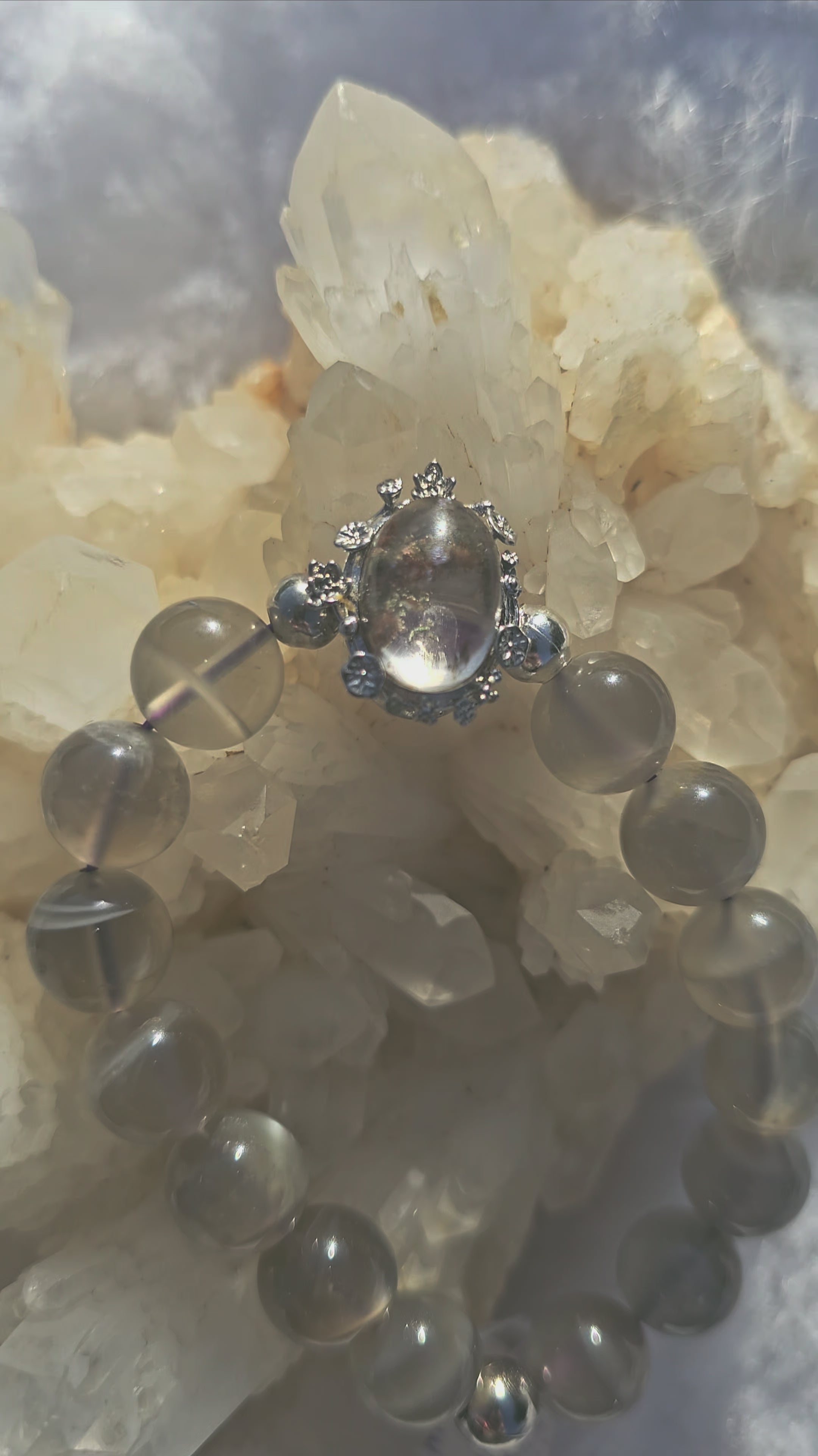 Pulsera Alquimia Lunar - Piedra Luna Gris y Cuarzo Chamánico