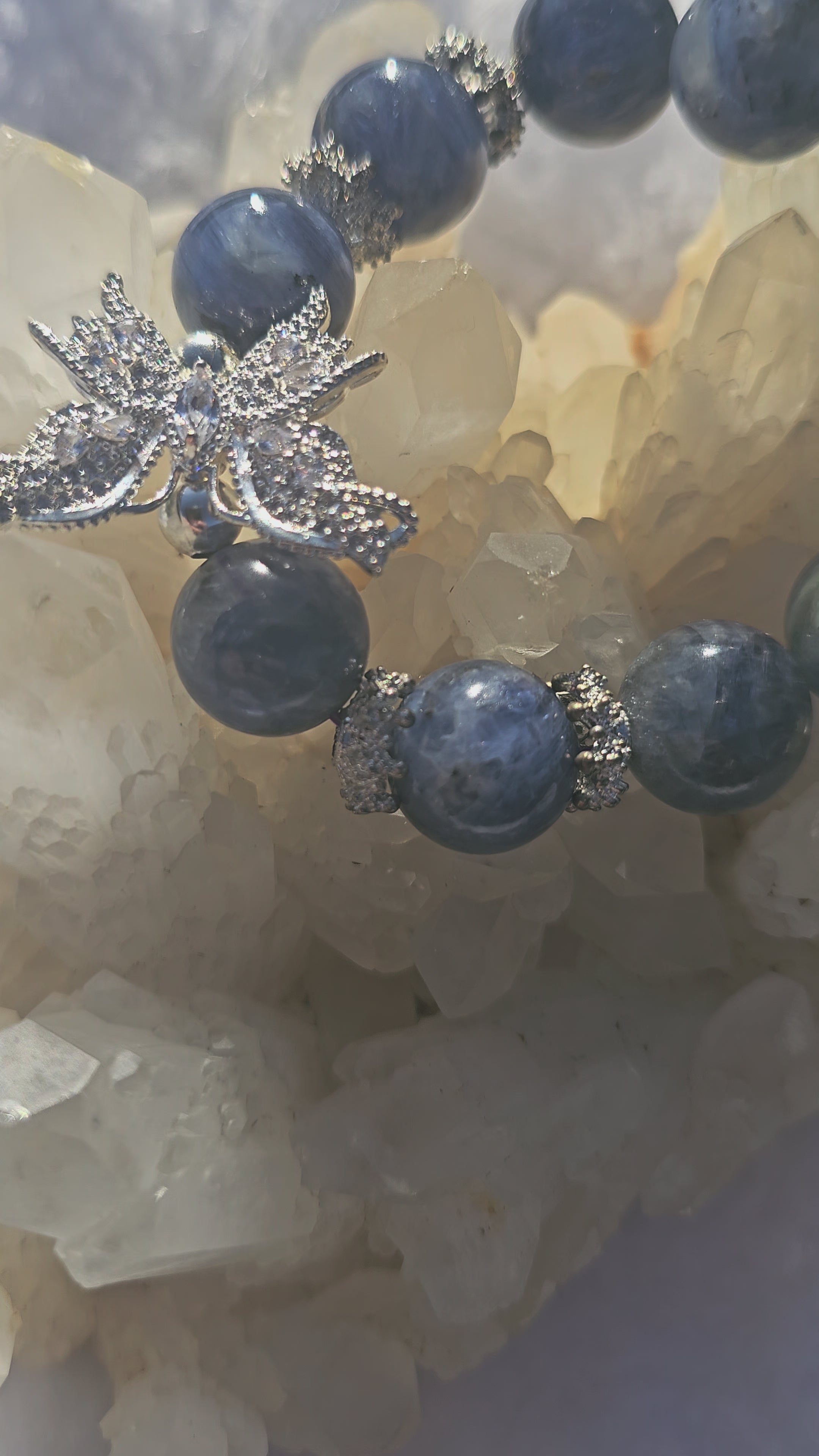 Libertad Divina - Pulsera Cianita Mariposa