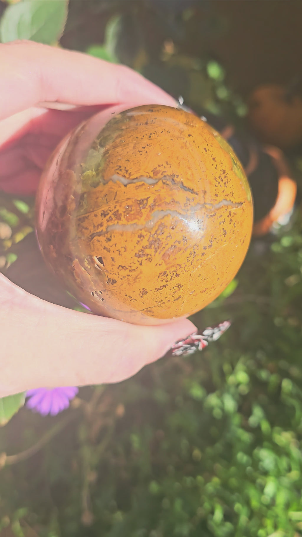 Esfera de Ópalo Verde Pistacho - Energía de Renovación y Abundancia 65mm