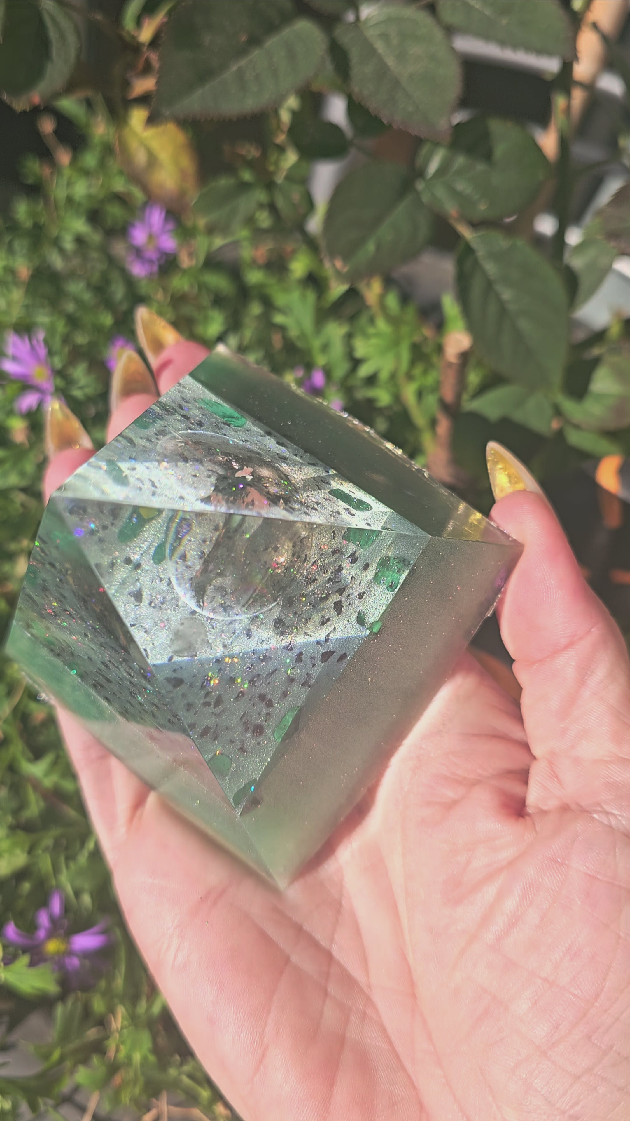 💚 Pirámide Orgonita Verde Super Brujil 🔮 Cuarzo Ahumado & Turmalina